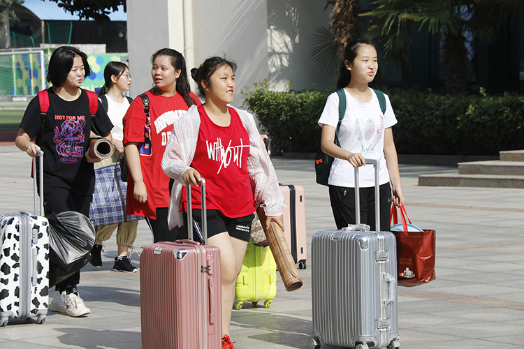 图1：新生入学报到.JPG