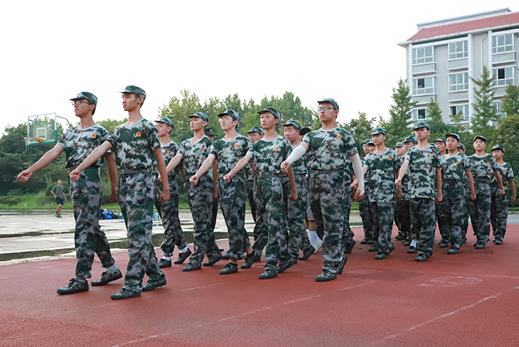 图片2：千锤百炼锻军魂.JPG