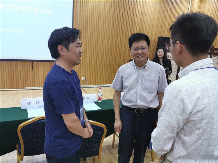 1567245454270291.jpg 两国校长交流.jpg