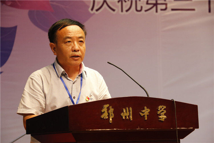 1568704458487195.jpg 党总支副书记李文增宣读校级表彰决定.JPG