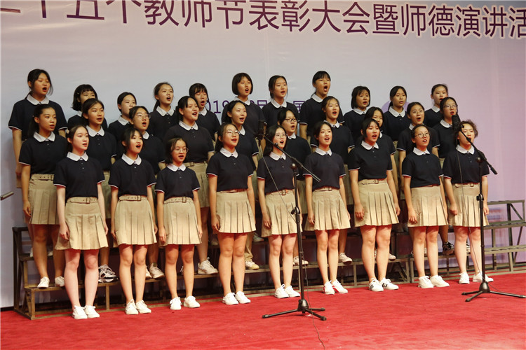 1568704629505669.jpg 合唱《天耀中华》.JPG