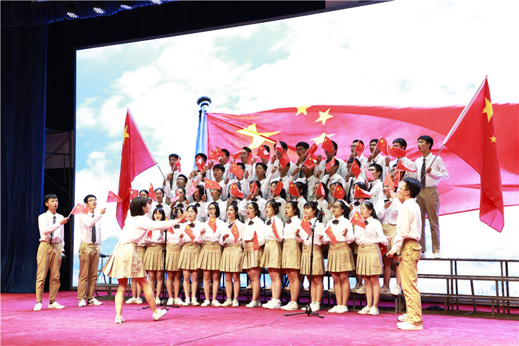 1569827557760067.jpg 图片6:高一三《红旗飘飘》.JPG