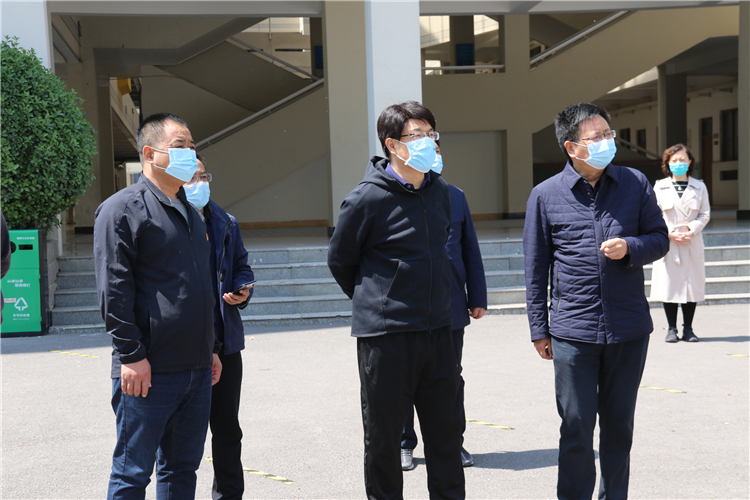 1587366828868774.jpg 听取LOGIN_焦点娱乐·(官方)代理招商直营平台
高正起校长介绍高三复学工作.JPG