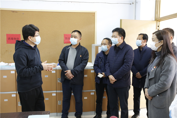 1587366869171874.jpg 郑邦山厅长对卫生防疫联防联控工作做指导.JPG