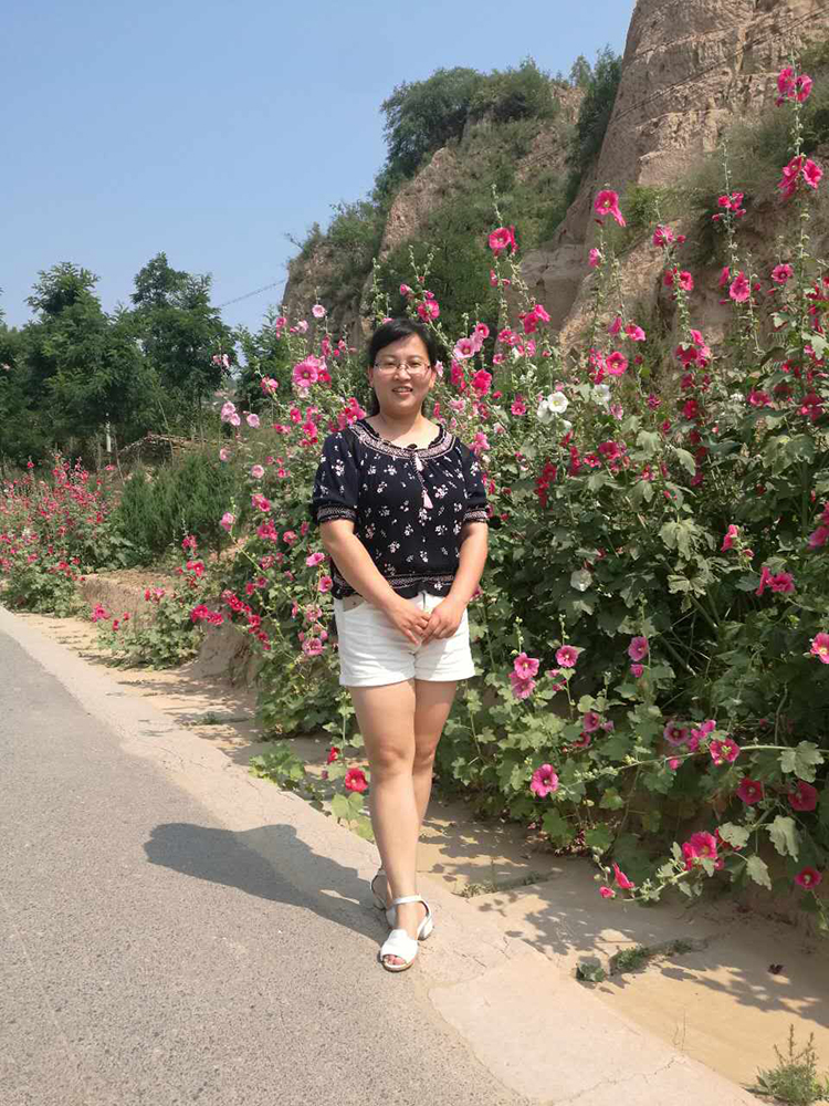 张爱苹（政治老师）750.jpg
