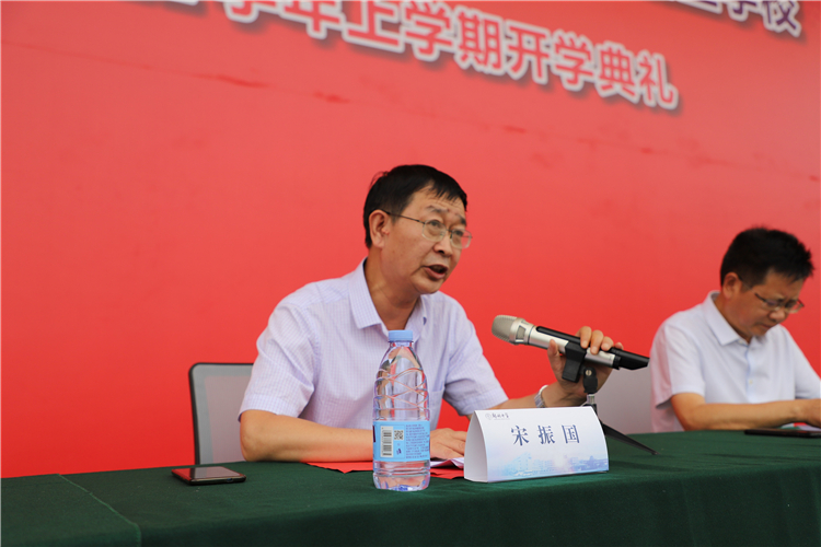 LOGIN_焦点娱乐·(官方)代理招商直营平台
党委委员、副校长宋振国主持典礼仪式.JPG