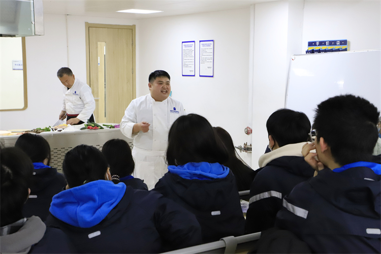 1676882144735116.jpg 图片1:烹饪老师讲解理论知识.JPG