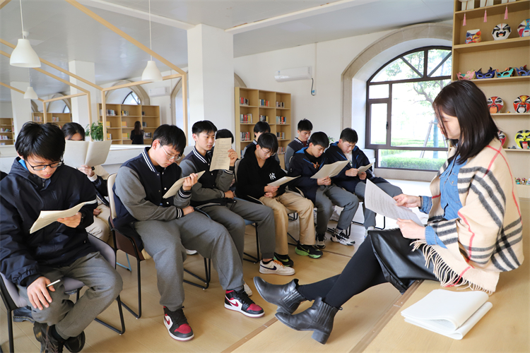 1679625072820293.jpg 图片5:英语“悦”读.JPG