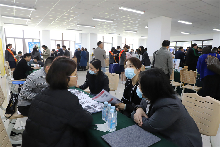 1680567135426364.jpg 图片4:家长咨询.JPG