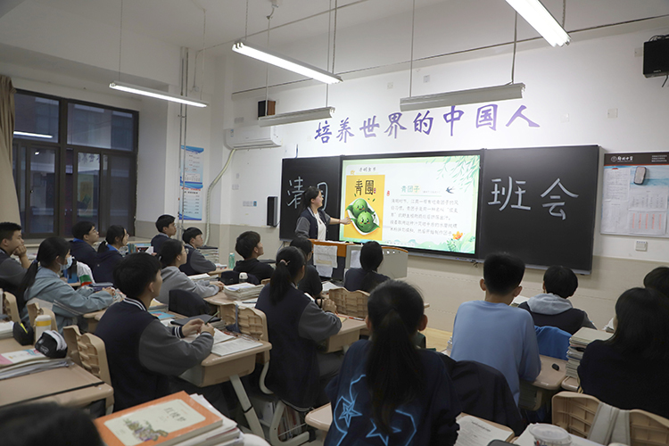 1680569125826771.jpeg 图片1:万译泽同学介绍清明节习俗.jpeg