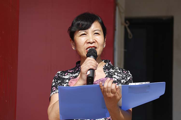 1693015135634788.jpg 图片5 :教师代表吴红霞老师进行精彩演讲.JPG