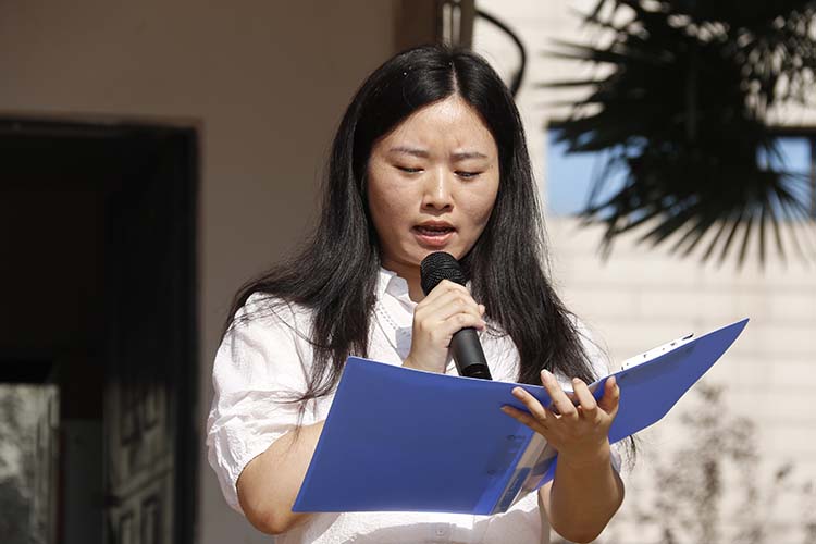 1693015152338911.jpg 图片5 :教师代表程璐老师进行精彩演讲.JPG