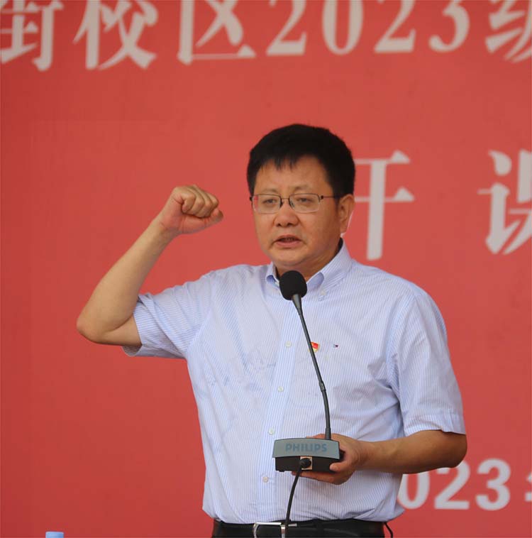 1693016781956371.jpg 图片8:LOGIN_焦点娱乐·(官方)代理招商直营平台
党委书记高正起领读LOGIN_焦点娱乐·(官方)代理招商直营平台
誓词.jpg