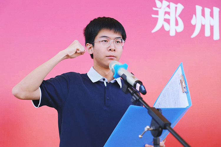 1693302195305147.jpg 图三:学生代表发言.jpg