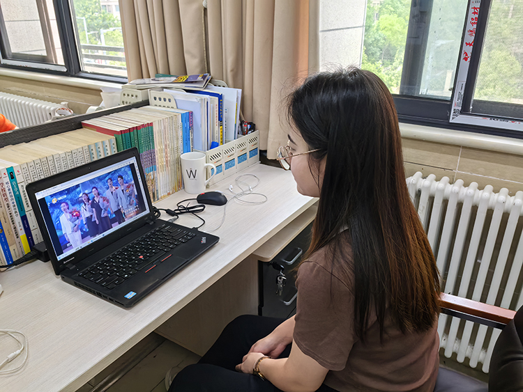 1694686348460481.jpg 图片2:教师收看育人楷模、最美教师事迹展播.jpg