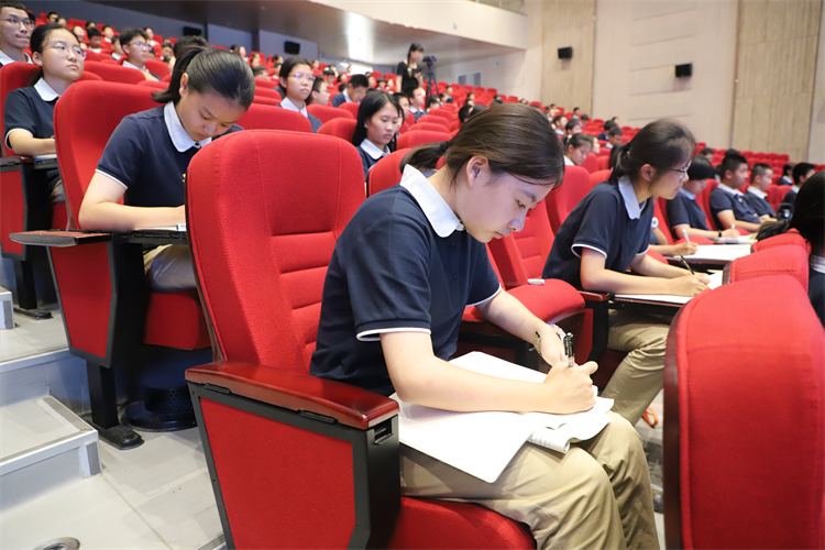 1694997325274819.jpg 图片7.2:学生认真聆听.JPG