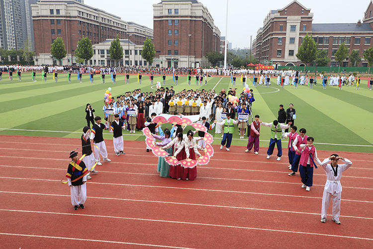 1695883751736251.jpg 图片7:韩国留学生方阵.JPG