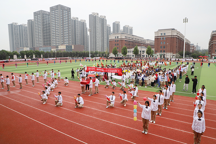 1695883794619043.jpg 图片10:高一1班灯彩.JPG