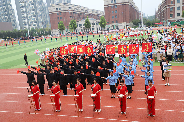 1695883828742557.jpg 图片14:高一5班河南坠子.JPG