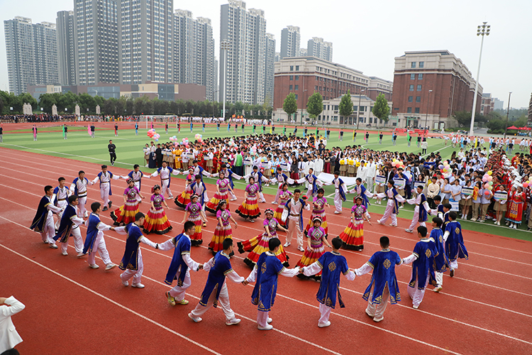 1695883854567904.jpg 图片17:高一11班火把节.JPG