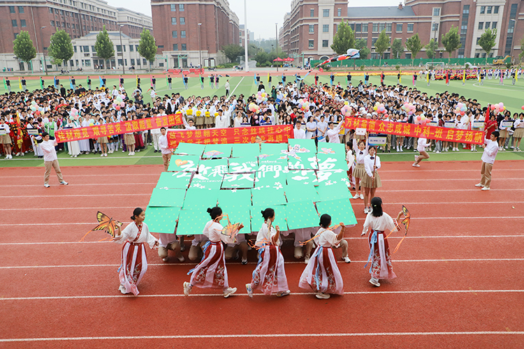 1695883886588810.jpg 图片19:高二中科1班风筝.JPG