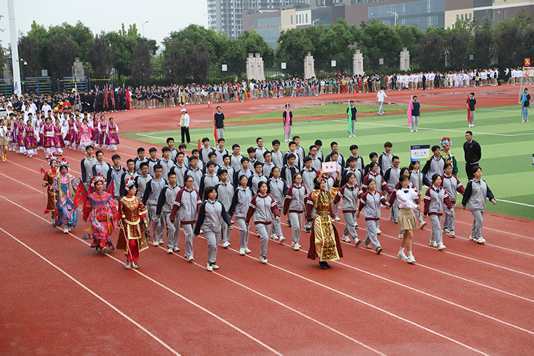 1695883933888568.jpg 图片21:高二1班豫剧.JPG