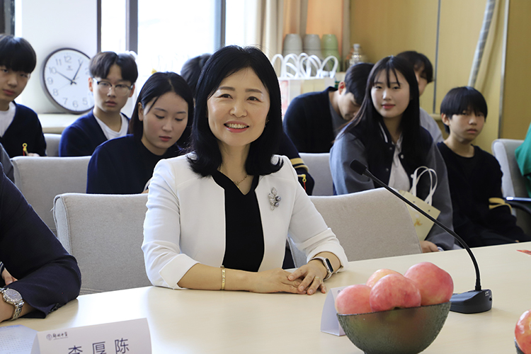 图片3：韩方留学生校长李秀娥致辞.JPG
