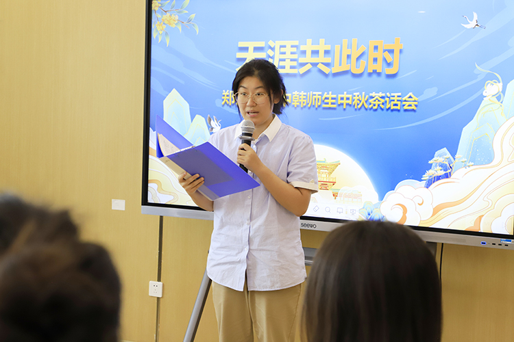 图片4.3：国际部学生代表发言.JPG