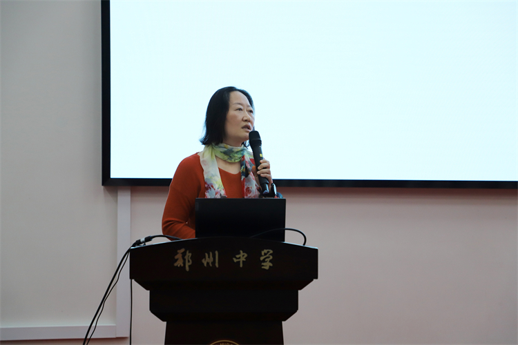 1698019456970695.jpg 图片1:国际部主任刘高利作报告.JPG