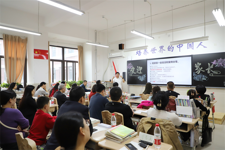 1698019558366579.jpg 图片5:家长会现场.JPG