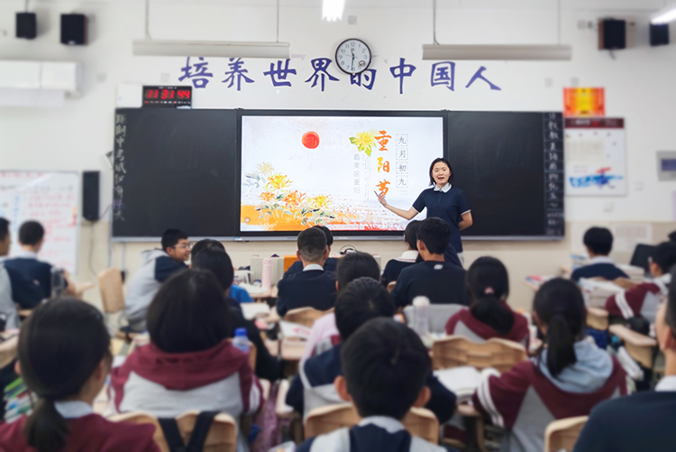 1698044403677346.jpg 图片1:主题班会.jpg