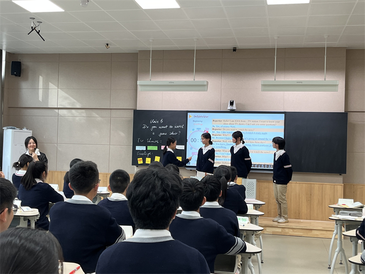 1698998808108973.jpg 图片7.初中部英语组教师张霞让学生大胆表达所思所想 .jpg