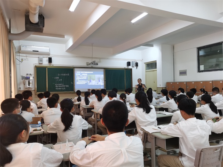 1698998854195352.jpg 图片10.初中部物理组李晓慧老师大胆创新、巧妙设计.jpg