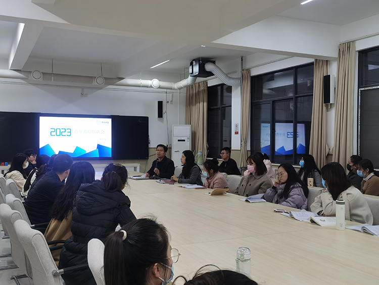 1700796939306265.jpg 图5 张迎宾主任对青年教师的殷殷教导.jpg