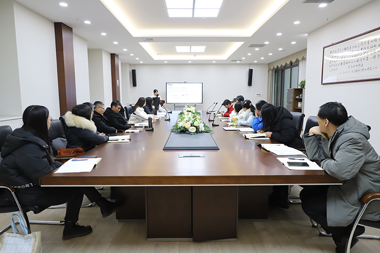 1703932928553958.jpg 图片2:与会成员认真聆听.JPG