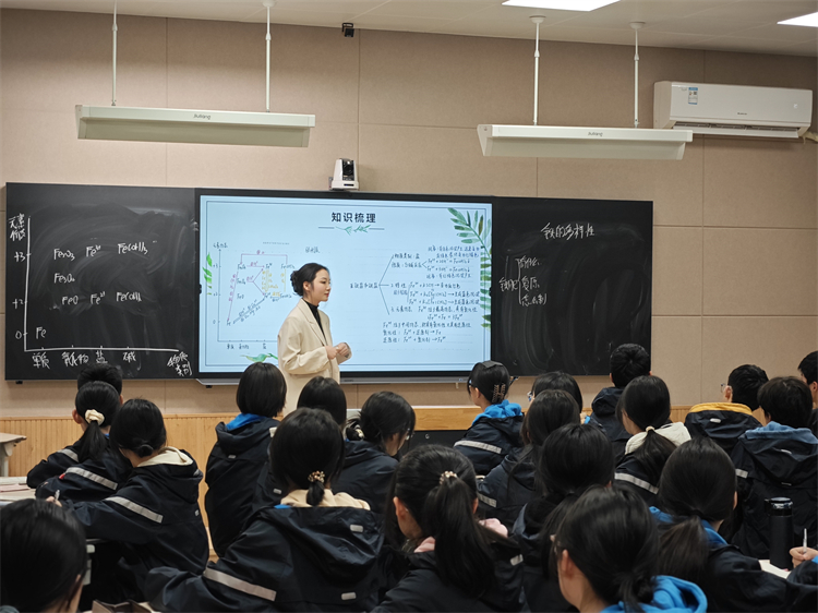 1705020829708512.jpg 图片8:张培老师授课.jpg