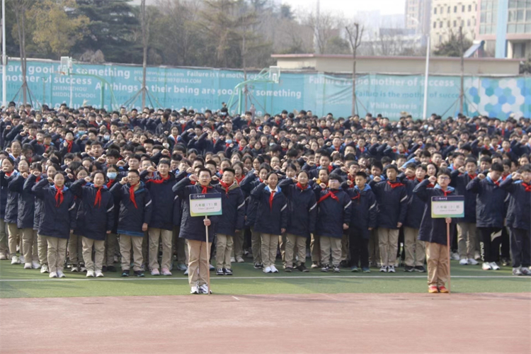 1709083293693510.jpg 图片11 :全体师生庄严宣誓.jpg