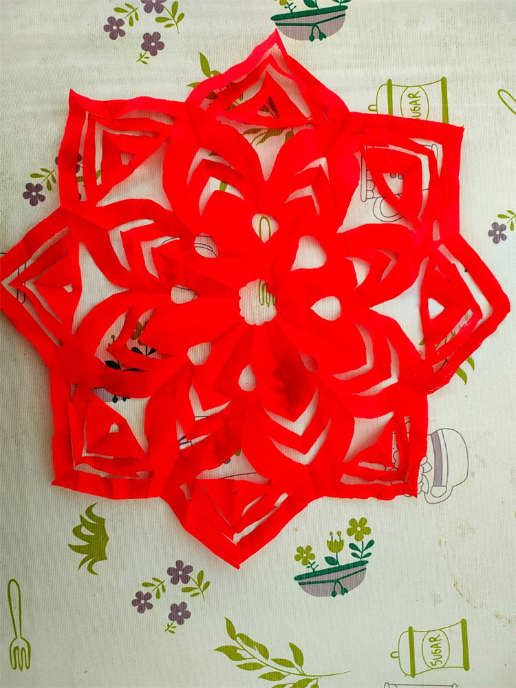 1709166387484687.jpg 图片4:窗花——盛开的花朵.jpg