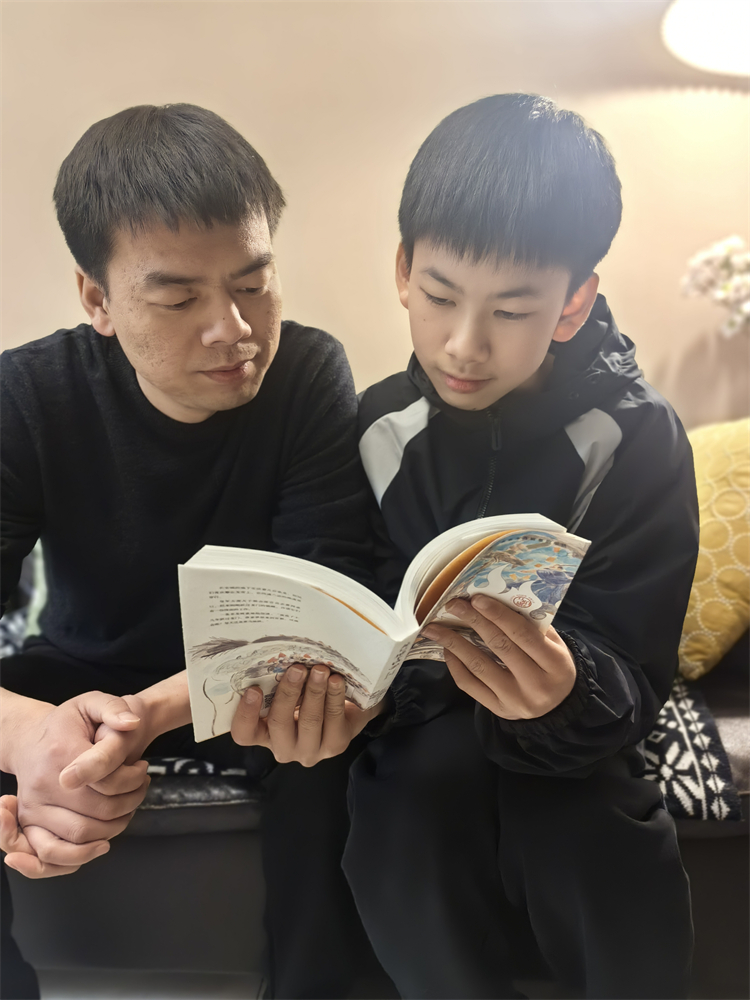 1709166628155884.jpg 图片18 :温馨的共读时光.jpg