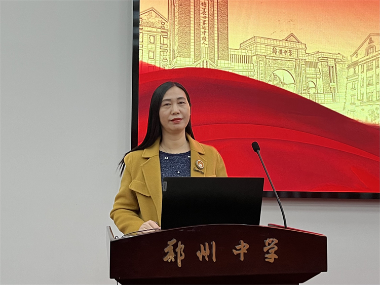 1709511999769179.jpg 图片1:教师发展处主任徐利霞主持会议.jpg