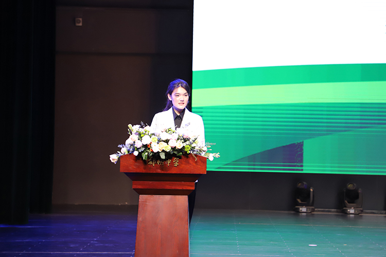 1717594889385286.jpg 图片9:学生代表发言.JPG