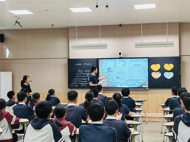 1718077617467231.jpg 图片2:吉艳钗老师授课.jpg