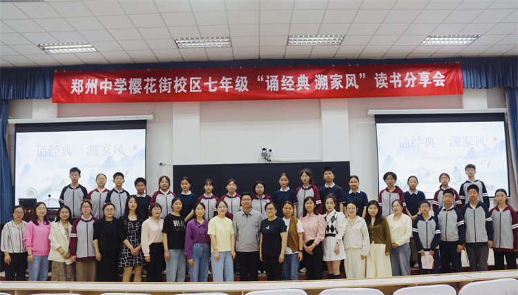 1718089003353915.jpg 图片10:初中部领导与参赛学生及家长合影留念.jpg