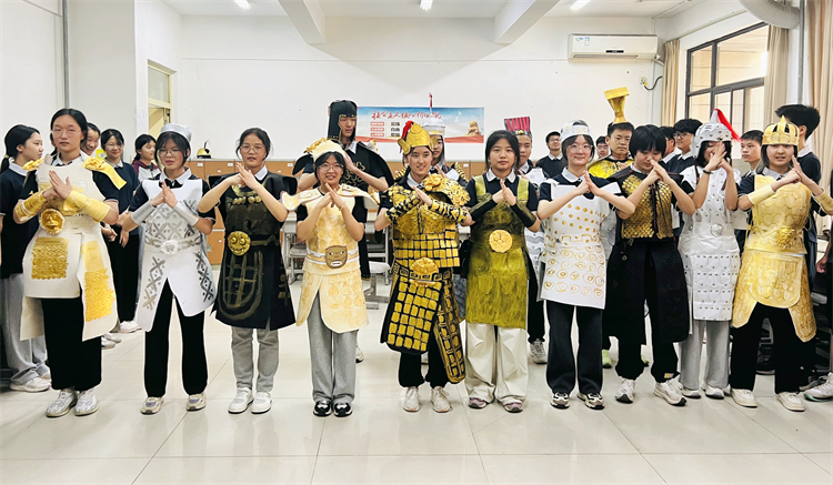 1718089496443740.jpg 图4:制作精良,形态各异的盔甲.jpg