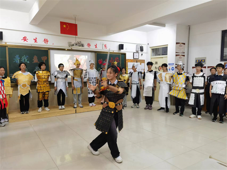 1718089628378917.jpg 图15:身着铠甲英姿飒爽的木兰.jpg