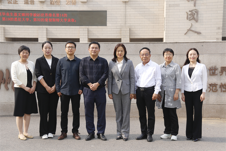 1718090592304011.jpg 图片9:合影留念.JPG