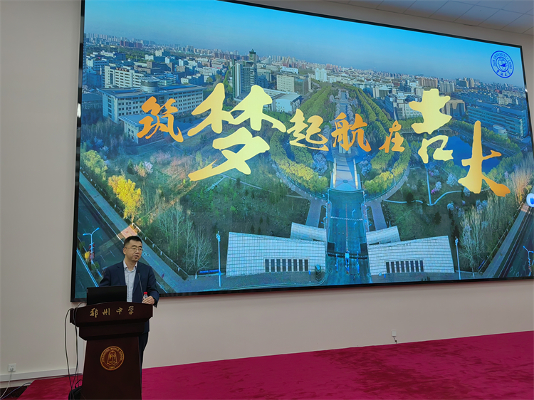 1718152473810421.jpg 图片三:李峰院长宣讲.jpg