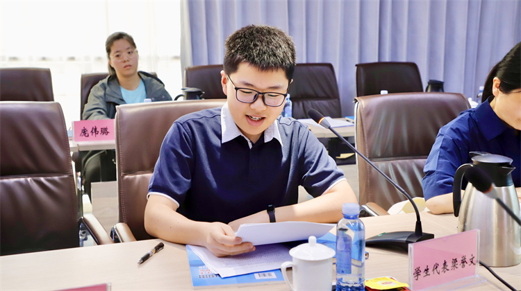 1718152822143623.jpg 图片三 学生代表梁誉文分享学习收获.jpg