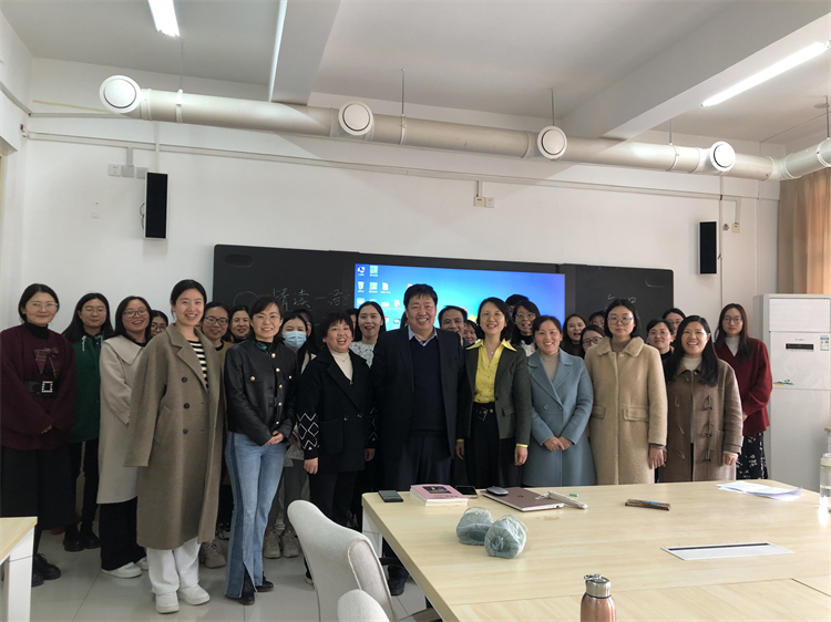 1718153823206328.jpg 图片4:活动合影.jpg