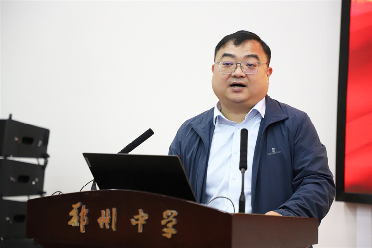 1718154483492487.jpg 图4:河南省万名中小学校长培训计划项目办常务副主任、河南大学教育学部副教授、硕士生导师务凯讲话.JPG